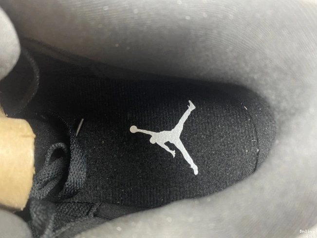 Bmlin 3 Retro Jordan (2016) 136064-020 Cyber Monday 0819